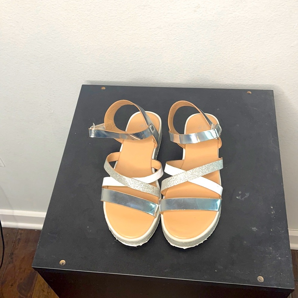 Kids sandals